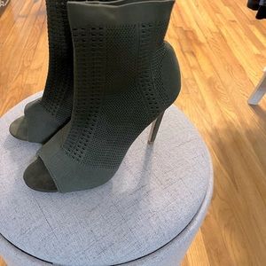 Cape Robbin size 6.5 peep toe stiletto high heel green